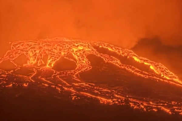 Hawaii’deki Kilauea yanardağı, geçen yıldan beri püskürüyor