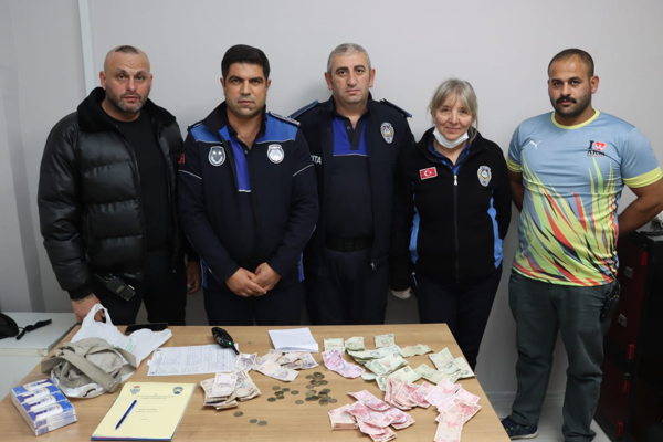 Yalova Belediyesi Zabıtaekiplerinden dilencilere yönelik operasyon