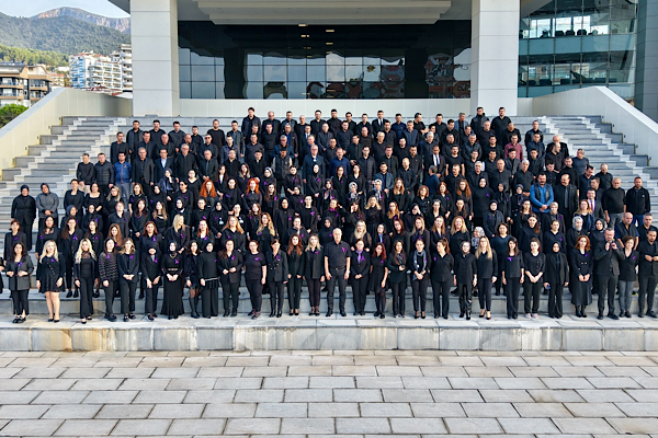 Alanya’da kadına şiddete siyah farkındalık etkinliği