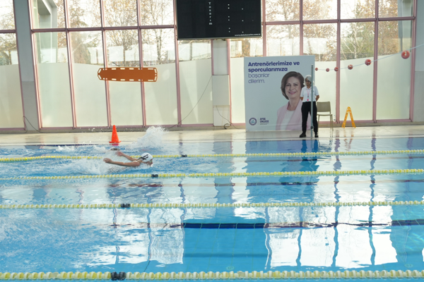 Kentpark Kapalı Yüzme Havuzu, yarışlara ev sahipliği yaptı