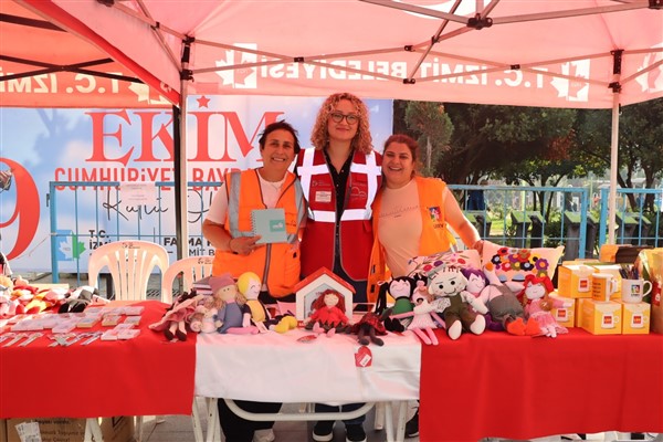 İzmit Belediyesi ve LÖSEV işbirliğiyle bağış standı kuruldu