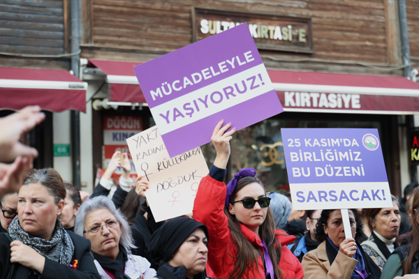 Bursa’da kadına yönelik şiddete karşı yürüyüş yapıldı
