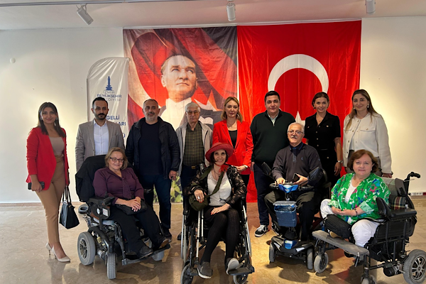 Alaçatı Ek Hizmet Binası iki yıldızlı “Kırmızı Bayrak” ile ödüllendirildi