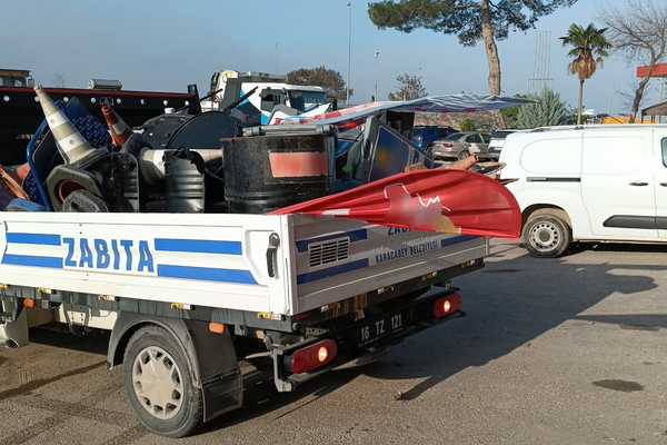 Karacabey Belediyesi’nden kaldırım işgallerine denetim