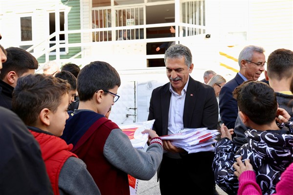 Gemlikspor formları okullarda çocuklarla buluşmaya devam ediyor