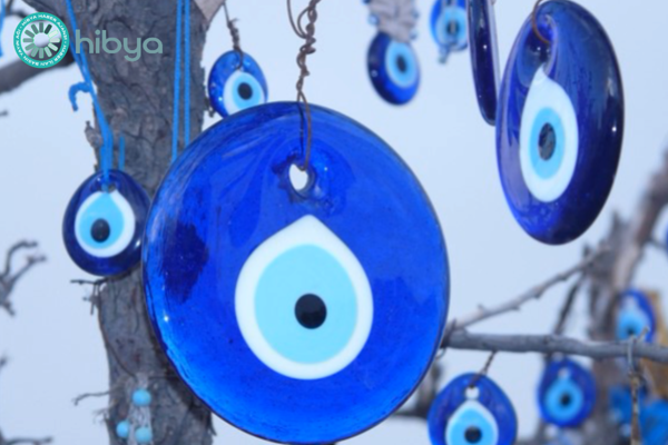 Antik dönemden beri insanoğlu için evrensel bir kaygı kaynağı, ”nazar”