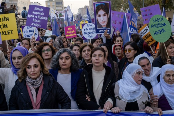 Bucak, 25 Kasım yürüyüşüne katıldı