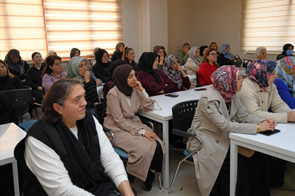 Osmangazi’de ‘Kadın ve Toplum’ başlıklı söyleşi düzenledi