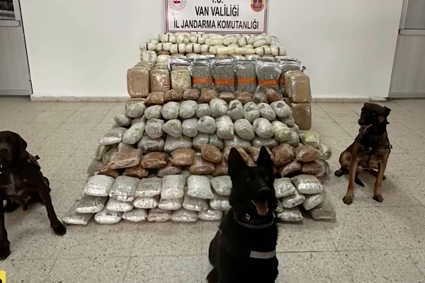 Van ve Hakkari’de 324 kilogram uyuşturucu ele geçirildi