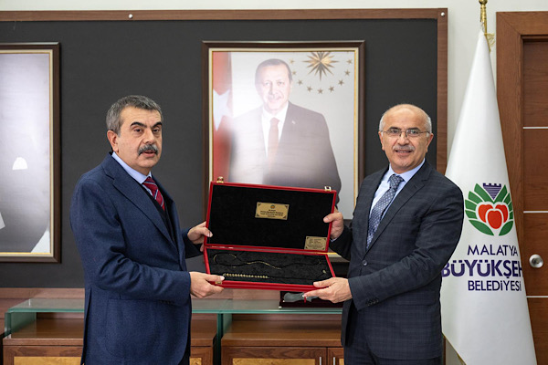 Bakan Tekin’den Başkan Er’e ziyaret