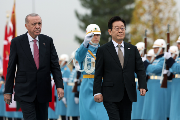 Cumhurbaşkanı Erdoğan, Güney Koreli mevkidaşını resmi törenle karşıladı