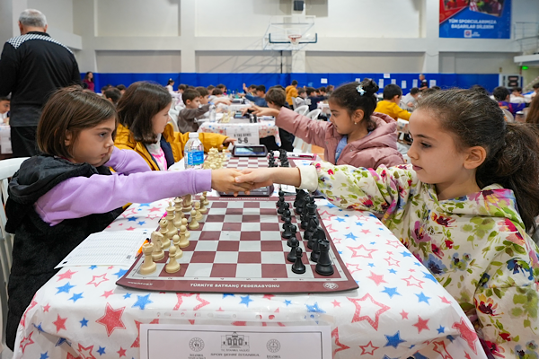 Maltepe’de çocuklar satranç turnuvası tamamlandı