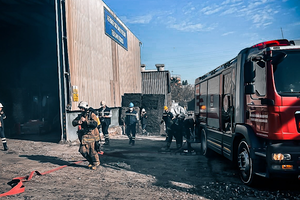 İzmir’de çimento fabrikasında yangın tatbikatı yapıldı