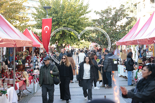 Konak’ta Yeni Yıl El Emeği Kermesi başladı