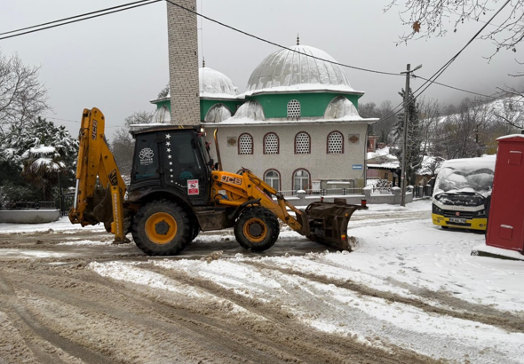 Nilüfer’de ekipler, kar yağışına karşı harekete geçti