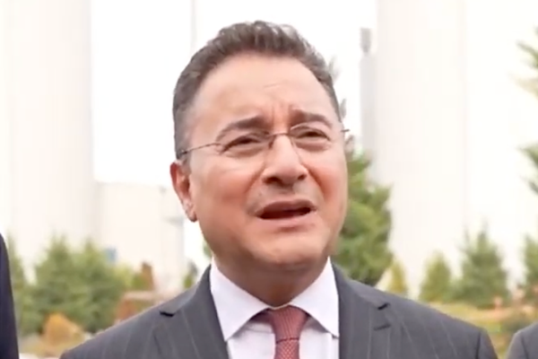 Babacan: Varlık içinde yokluk yaşıyoruz