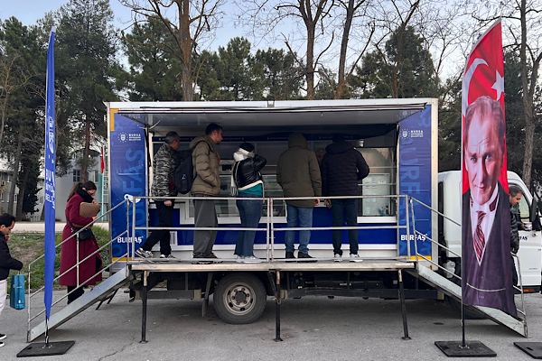 Büyükşehir’den üniversite öğrencilerine sıcak çorba ikramı