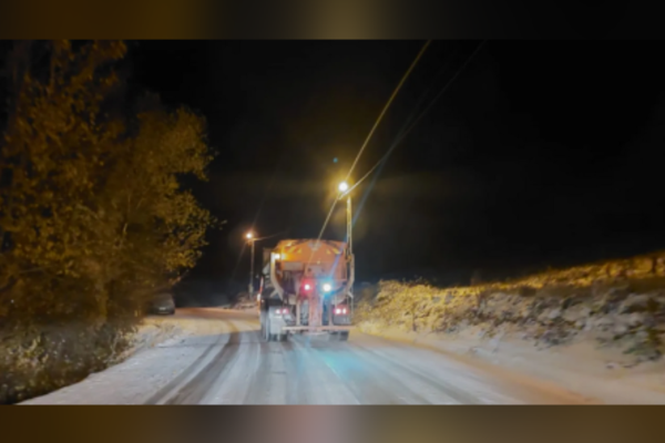 İnegöl’de ekipler, karla mücadele etti