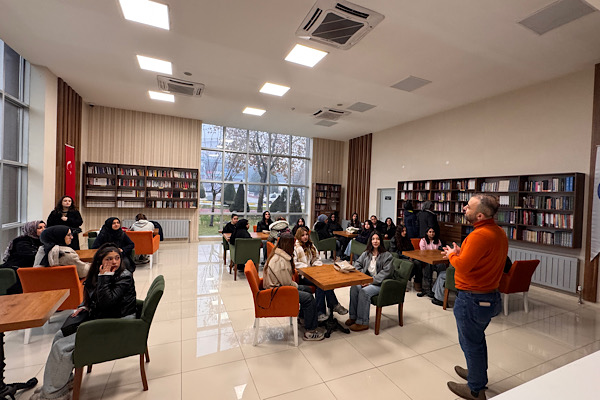 Çorum’da öğrenciler Sesli Kütüphane’yi ziyaret etti