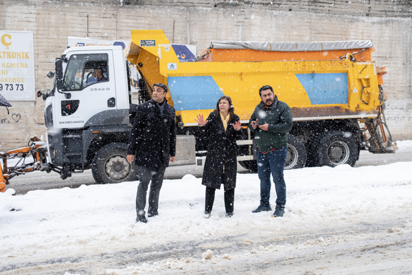 Eşbaşkan Bucak, karla mücadele çalışmalarını yerinde inceledi