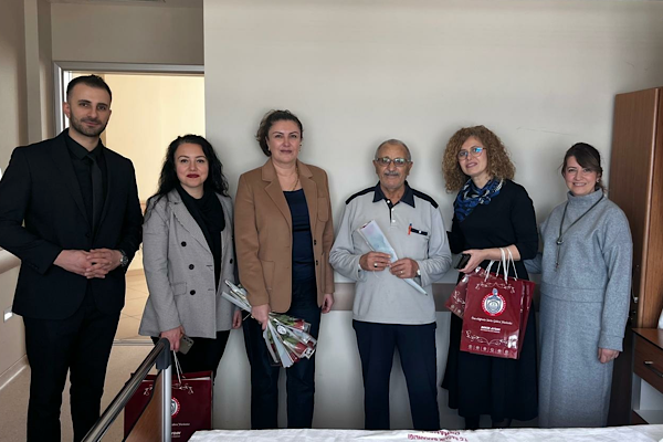 Orhangazi’de BüyükAile ekibinden hastalara moral ziyareti