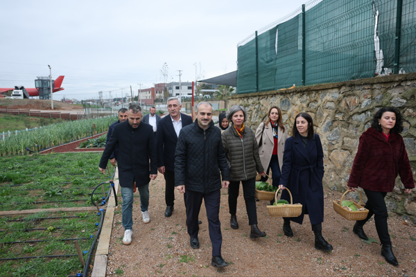 Bahçem Çayırova’da “Toprak ve Sanat” atölyesi etkinliği gerçekleştirildi
