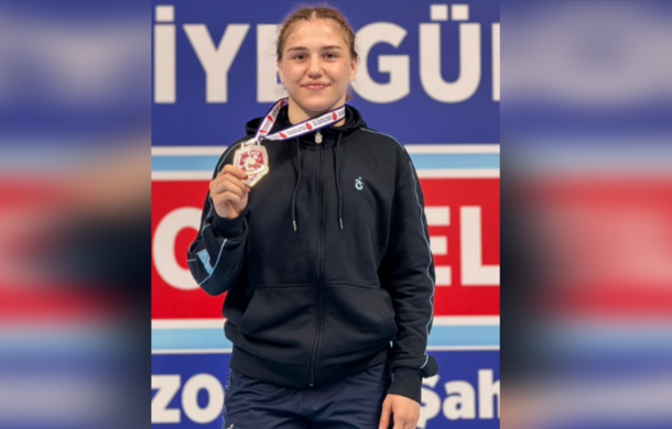 Büyükşehirin sporcularından bir altın bir bronz madalya
