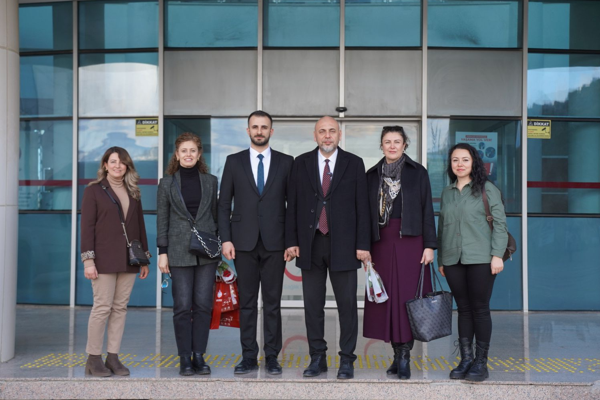 Başkan Aydın, hastanede tedavi gören hastaları ziyaret etti