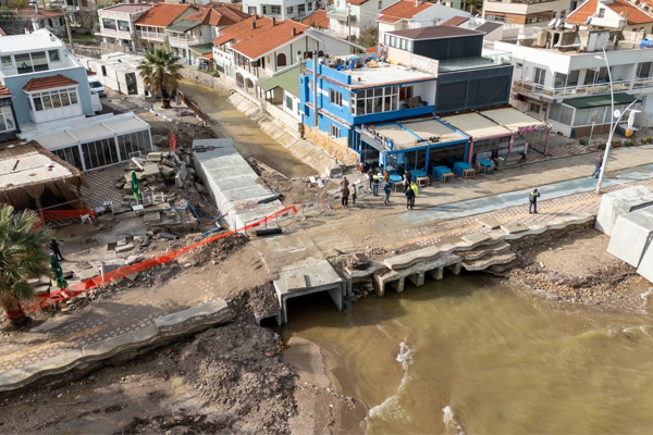 Yeni Foça’da yaşanan taşkın sorunu çözüldü
