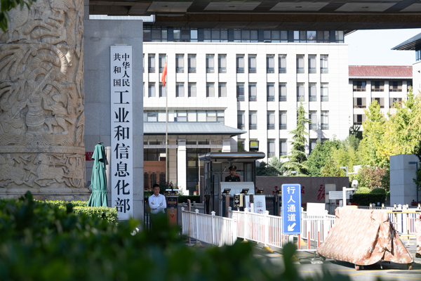 Çin, Seviye 3 otonom sürüş için ilk izinleri verdi