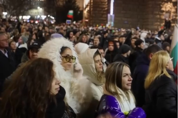 Sofya’da protestocular polisle çatıştı