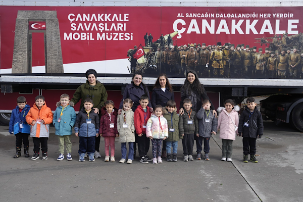 Kreş öğrencileri Çanakkale Savaşları Mobil Müzesi’ni ziyaret etti