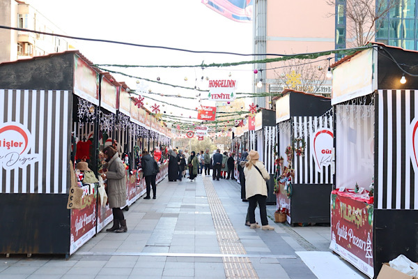 İzmit’te Yılbaşı İyilik Pazarı açıldı