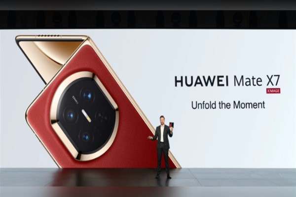 Huawei, Mate X7’yi yenilikçi ürünlerden oluşan yeni bir seriyle birlikte piyasaya sürüyor