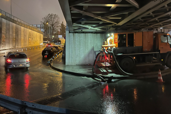 İBB, olumsuz hava koşullarına karşı çalışmalarını sürdürüyor