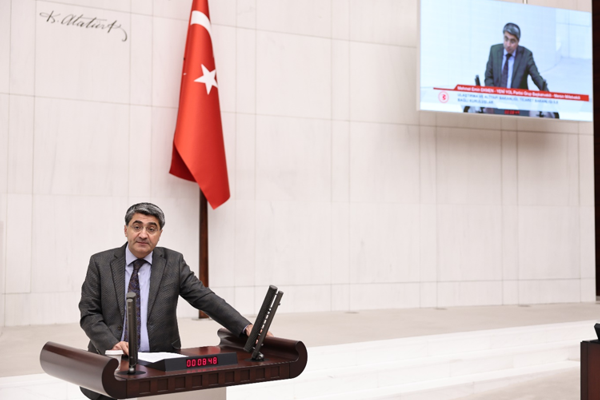 Ekmen: Müteahhit garanti ödemeleri, çiftçiye, kadına, gençliğe ayrılan bütçeyi geçti