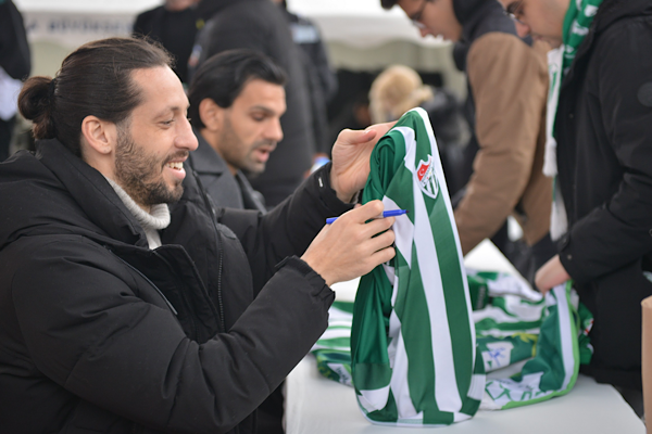 Bursaspor Yeni Yıl Meydanı’nda taraftarlarıyla buluştu