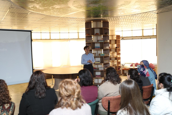 Kayapınar’da kadınlar “Period. End of Sentence” belgeselini izledi