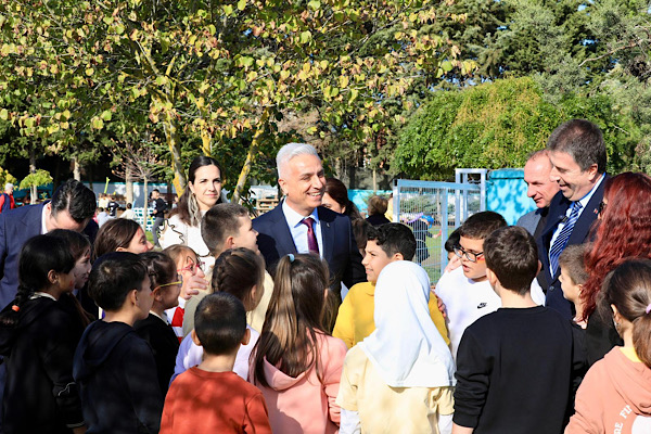 Çatalca’da geri dönüşüm malzemelerinden oyun alanı yapıldı