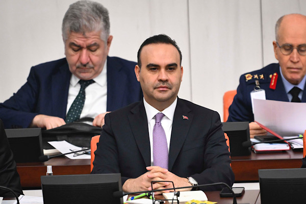 Bakan Kacır, TBMM’ye Togg T10F ile geldi