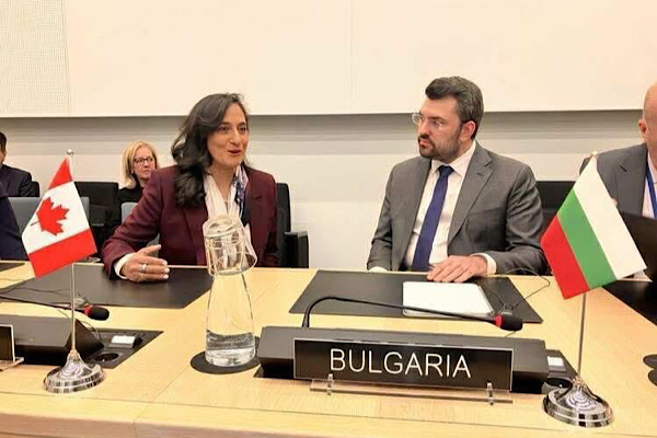 Bulgaristan Dışişleri Bakanı Georgiev, Kanadalı mevkidaşı Anand ile görüştü