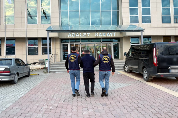 Sakarya’da 52 yıl hapis cezası bulunan şahıs yakalandı