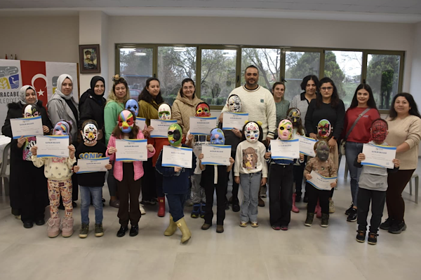 Karacabey’de ”Anne-Çocuk Maske Boyama Atölyesi” düzenlendi