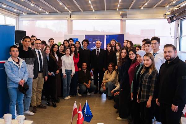 Cafe Europa Buluşmaları Eskişehir’de gençlerle devam ediyor