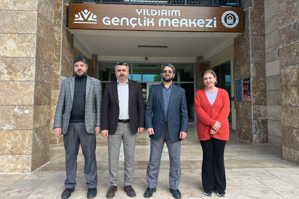 Başkan Yıldırım’dan Karapınar Yıldırım Gençlik Merkezi’ne ziyaret