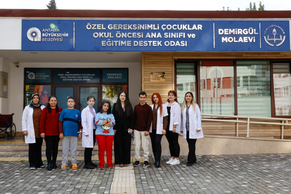 Antalya Büyükşehir Belediyesi’nden özel bireylere destek