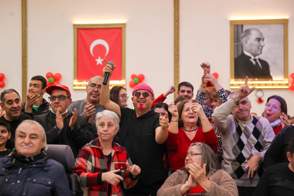 Buca’da engelli bireyler ve aileleri için yeni yıl eğlencesi gerçekleşti
