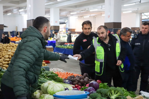 Yalova’da pazar yerinde fatura ve belge denetimi