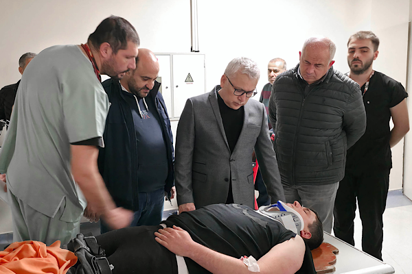 Valisi  Şimşek, cezaevi otobüsü kazazedelerini  ziyaret etti