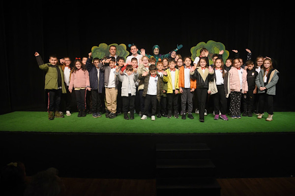 Giresun’da “Mikropla Savaş” adlı çocuk oyunu sahnelendi